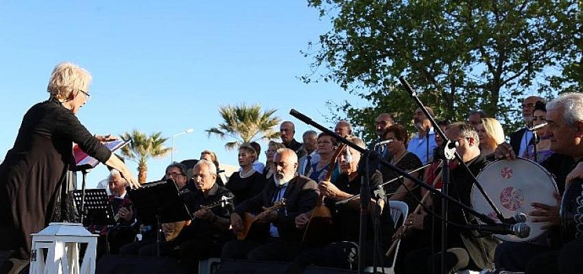 Türküler Anneler İçin Söylendi