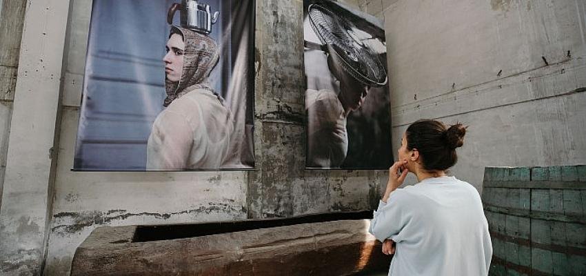 Yukarı baktıran sergiler izlenime açıldı