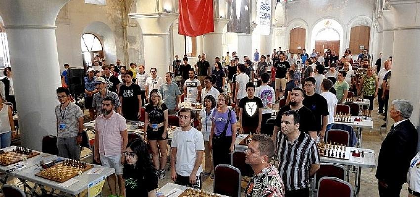 8. Çeşme Uluslararası Açık Satranç Turnuvası, 17 ülkeden 544 sporcunun katılımıyla başladı.