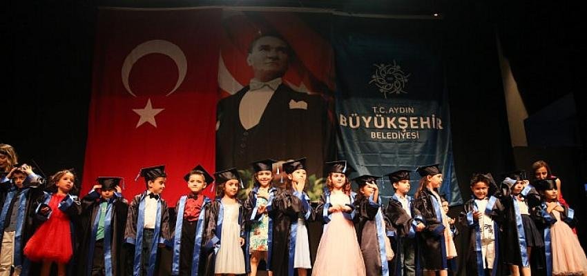 Aydın Büyükşehir Belediyesi’nin Çocuk Gelişim Merkezleri İlk Mezunlarını Verdi