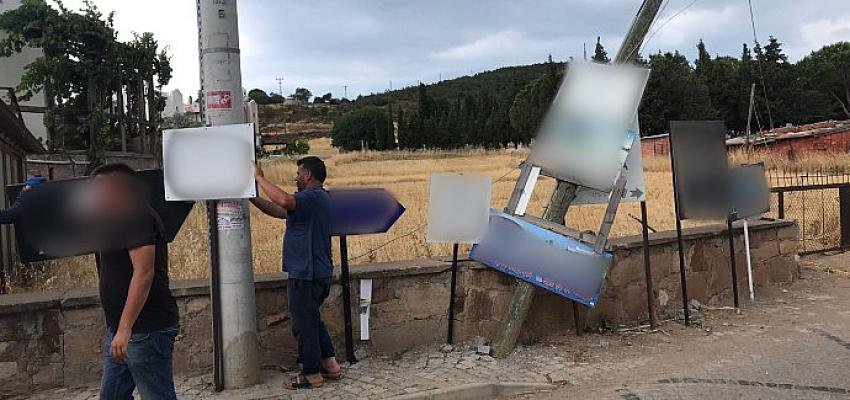 Ayvalık Belediyesi İzinsiz Levhaları Kaldırdı