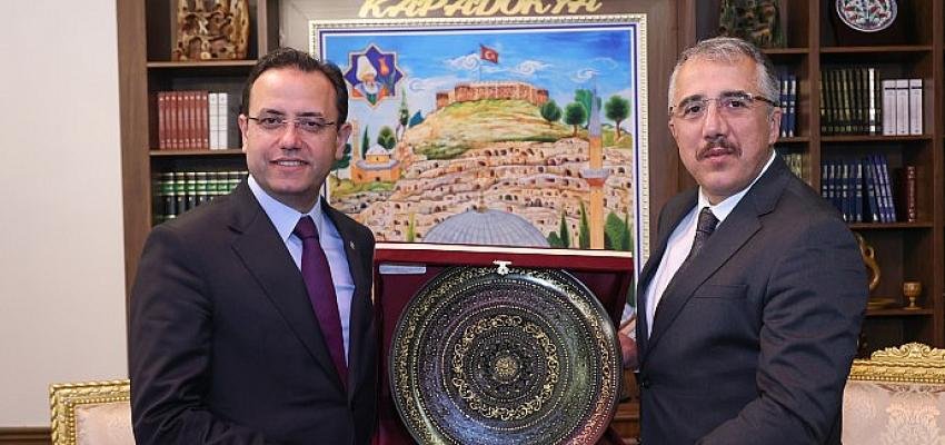 Bakan Yardımcısı Gizligider, Nevşehir Belediyesi’ni Ziyaret Etti