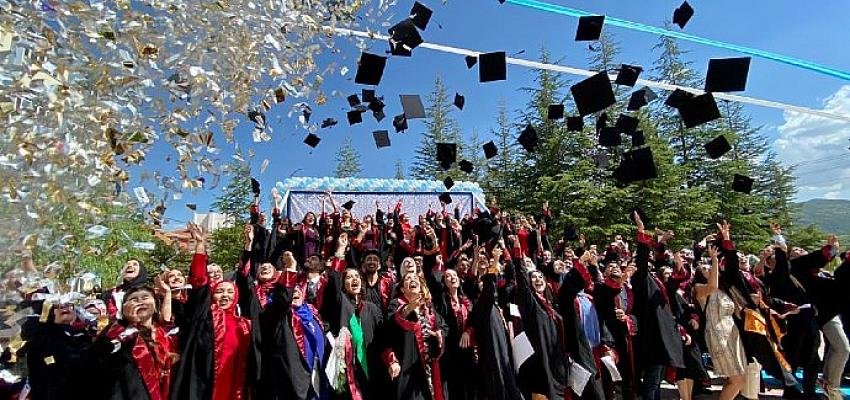 Bozkır MYO’da Mezuniyet Heyecanı Yaşandı