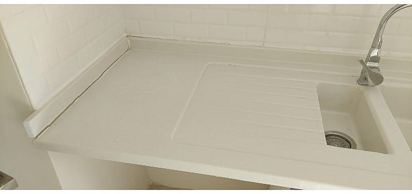 CHP’li Sertel depremzedeler için yapılan konutlardaki kusurları fotoğraflarla gösterdi