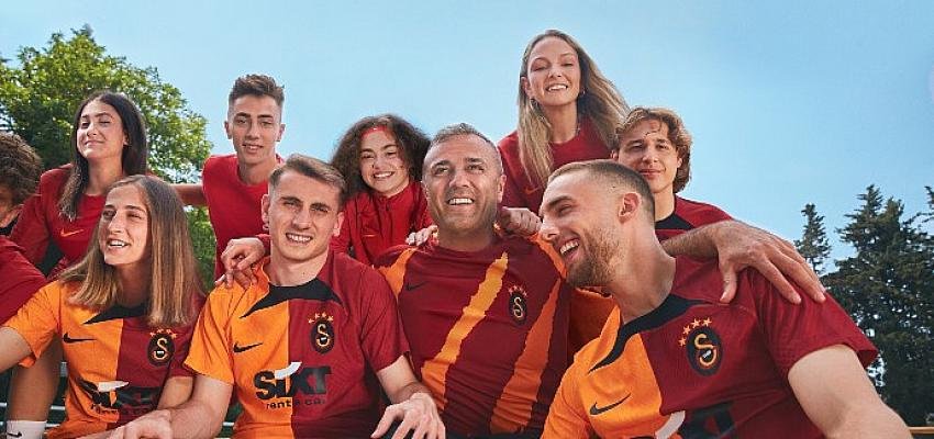 Galatasaray 2022 – 2023 Sezon Formalarını Tanıttı
