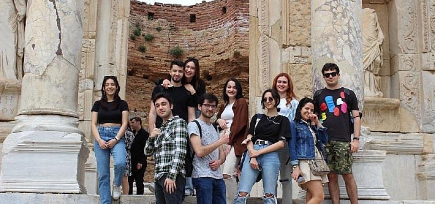 Gençler İzmir’i gezdi