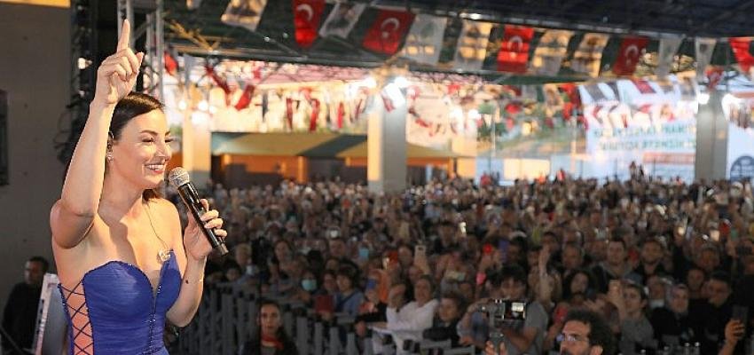 Keklikpınarı Kapalı Pazar Yeri Sevcan Orhan Konseriyle Açıldı