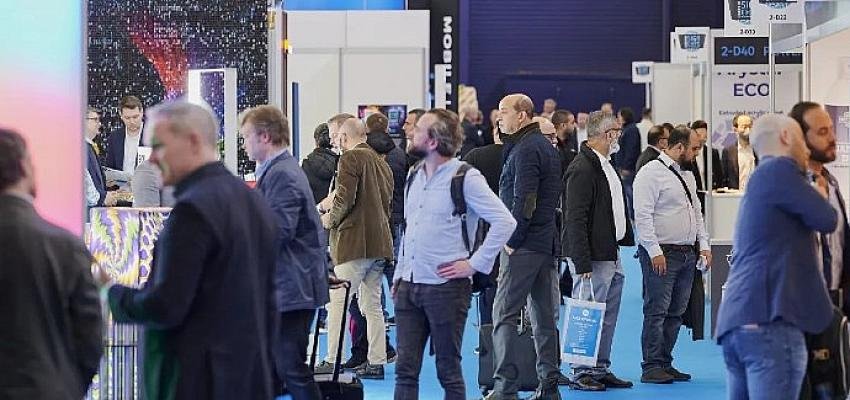 Kendi markasını yaratmak isteyenler için tasarladı