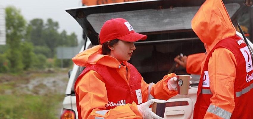 Kızılay Barınma ve Beslenme Yardımlarıyla Afetzedelerin Yanında