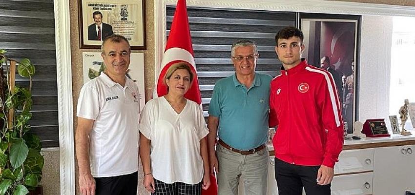 Milli Karateci Surmanidze’den Başkan Topaloğlu ‘na Ziyaret