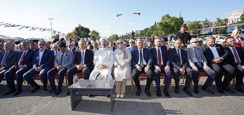 Pandemi Sonrasında İlk ve En Büyük Hacı Kafilesi Üsküdar Harem’den Hacca Uğurlandı