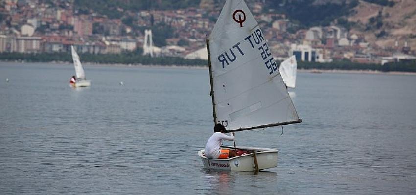 Yelken yarışlarında ödül heyecanı