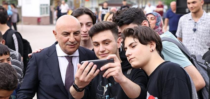 Yeni Halı Sahada İlk Penaltı Başkan Altınok’tan