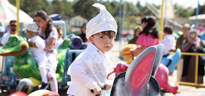 100 Çocuk Sünnet Töreniyle Erkekliğe İlk Adımı Attı