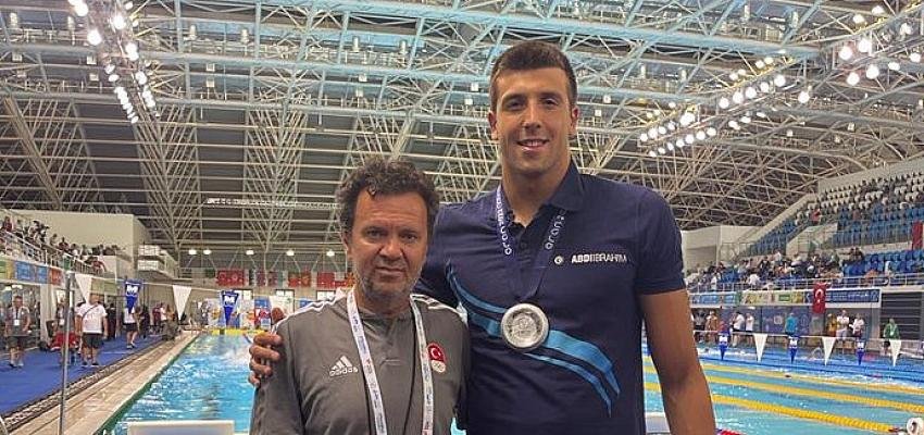 Abdi İbrahim’in ana sponsoru olduğu rekortmen yüzücü Emre Sakcı’dan Akdeniz Oyunları’nda çifte madalya