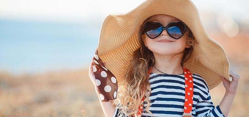 Çocuklarımızı Güneşin Zararlı Etkilerinden Korumak İçin Mutlaka Bu   Önlemleri Alın