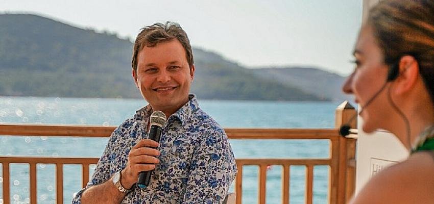 D&R X Hilton Edebiyat Buluşmaları konuğu;   Ömür Kurt Oldu