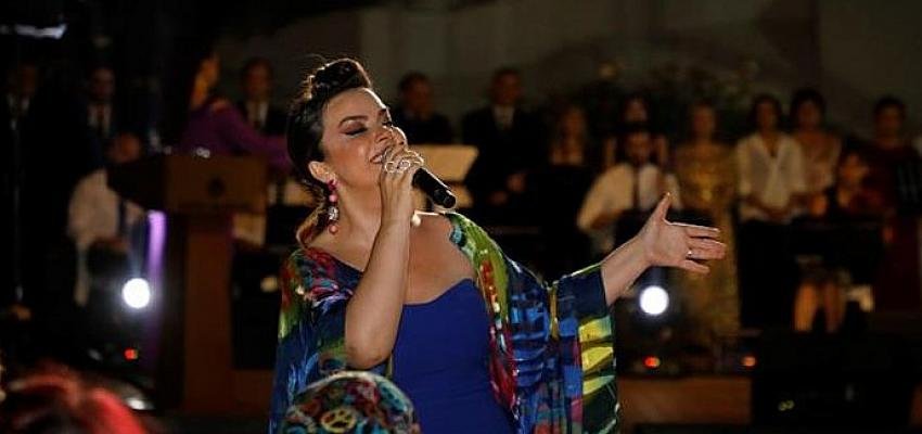 Esra İçöz İnegöl’de Kulakların Pasını Sildi