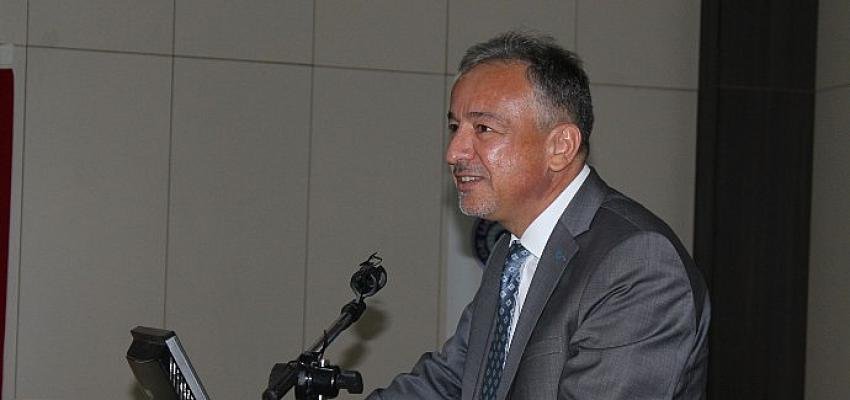 EÜ Hemşirelik Fakültesinin deneyimli hocası Prof. Dr. İsmet Eşer emekliliğe uğurlandı