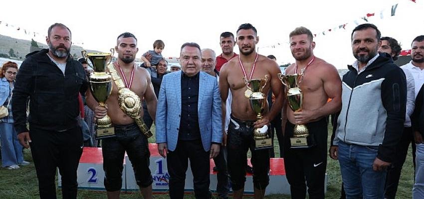 Feslikan’da Antalya Büyükşehir başpehlivanları rüzgarı