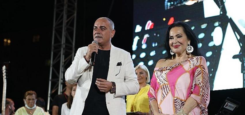 Gemlik Film Festivali’nin açılışını Türkan Şoray yaptı