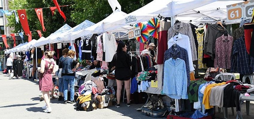 Kadıköy Belediyesi Bahçesinde Yeniden İkinci El Pazarı