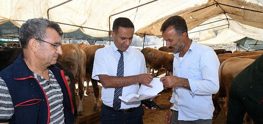 Karabağlar’da kurban satış yerleri denetleniyor