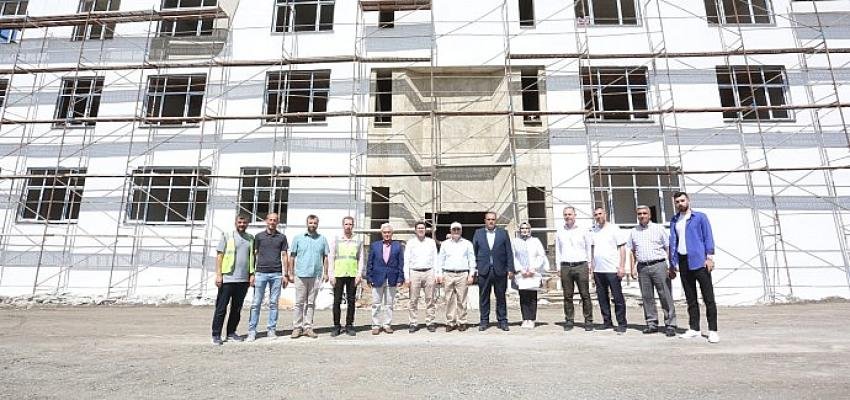 Samsun Valisi Doç. Dr. Zülkif Dağlı, yapımı devam eden Canik Bilim Kampüsü’nü ziyaret ederek  incelemelerde bulundu.