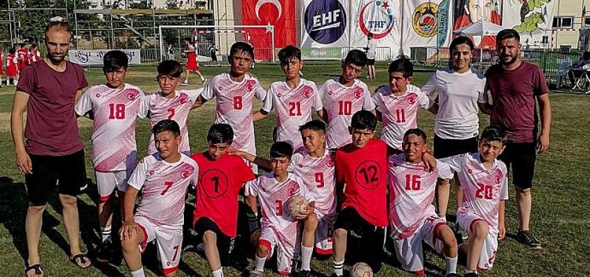 Van Büyükşehir Belediyesi Spor Kulübü’nün erkekler Hentbol takımı, Türkiye Hentbol 2. Ligi’nde mücadele edecek.