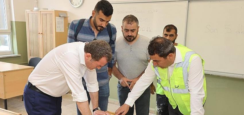 Zeytinburnu Belediyesi’nden 44 Okula Tadilat Desteği