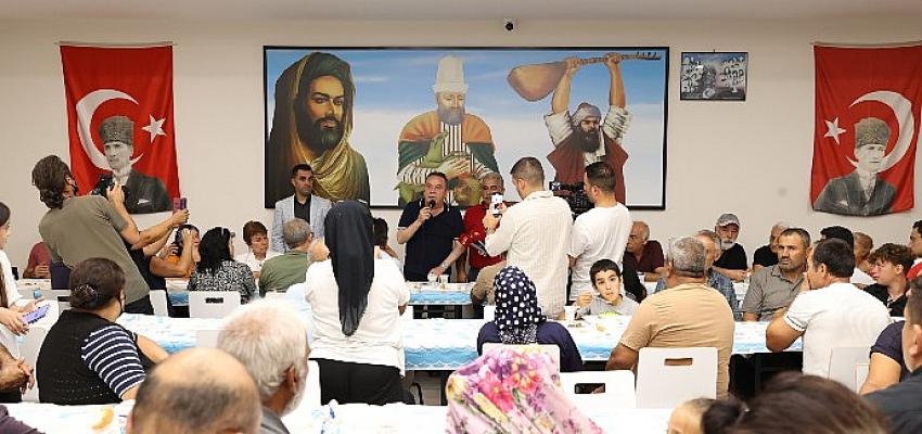 Antalya Büyükşehir Belediye Başkanı Muhittin Böcek Canlarla Lokmalarını Paylaştı