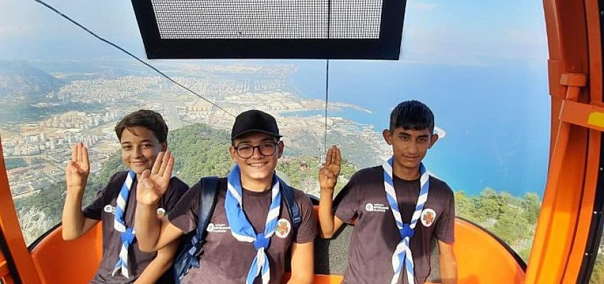 Antalya Büyükşehir izcileri Tünektepe’den şehri izledi
