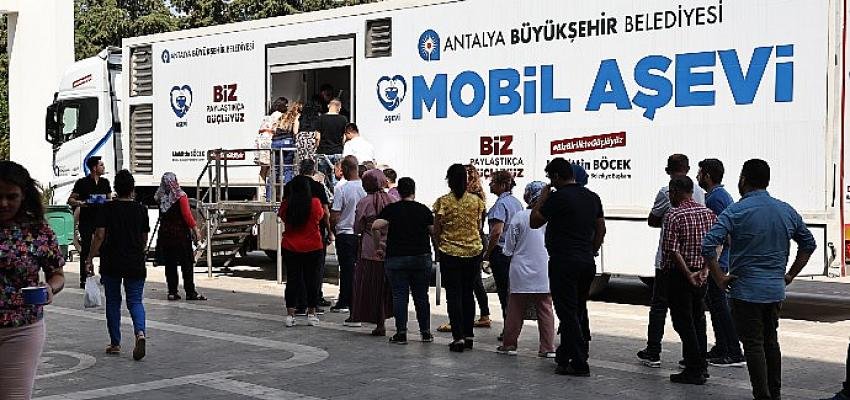 Antalya Büyükşehir’in aşure ikramları sürüyor