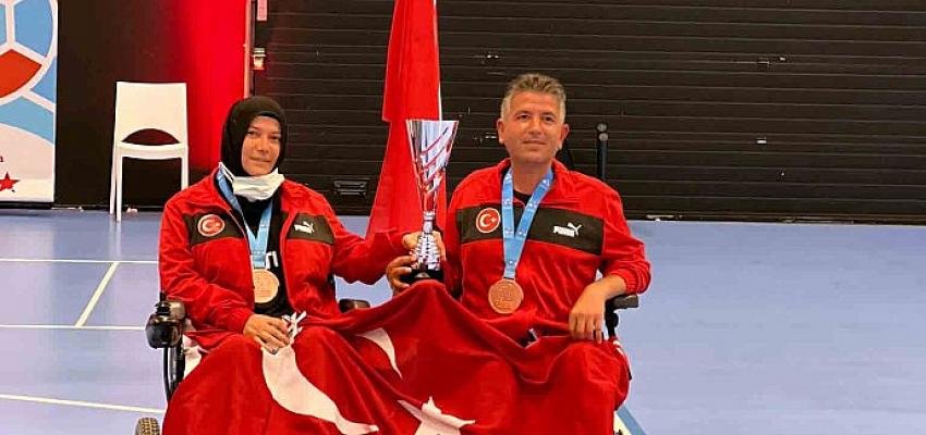 Bağcılarlı kardeş sporcular Hollanda’dan madalyayla döndü
