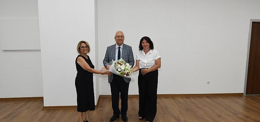 Belgelerini Başkan Selvitopu verdi