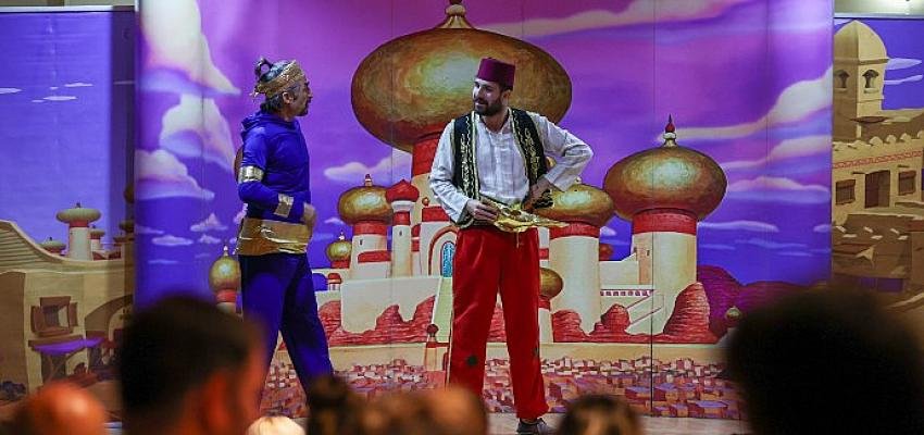 Bucalı çocuklar yaz tiyatrosunu sevdi