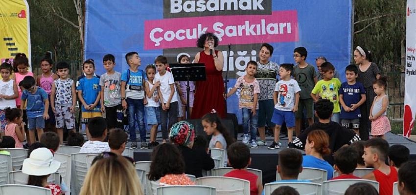 Çocuk şenliği tamam;  Sırada çocuk korosu var