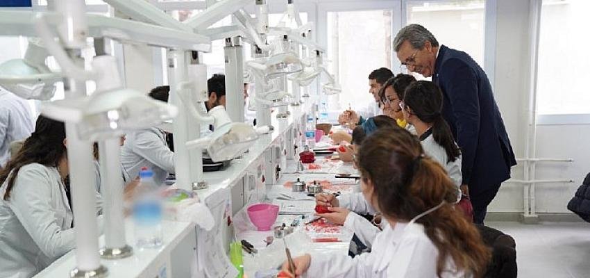 Ege Diş Hekimliği ‘A Plus’ statüsünü güçlendirdi