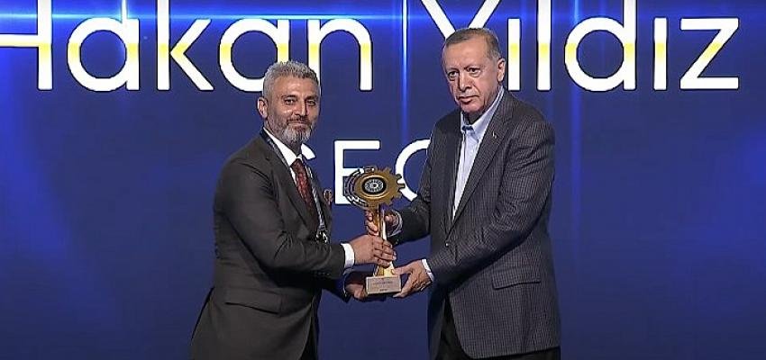 fonbulucu “Türkiye’nin En Aktif Kitle Fonu” ödülünü Cumhurbaşkanı’nın elinden aldı