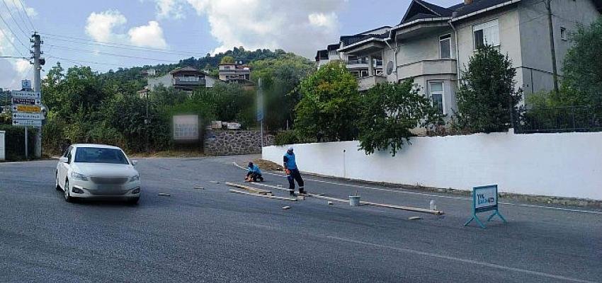 Gölcük’te ulaşım güvenliği için kavşak düzenlemeleri