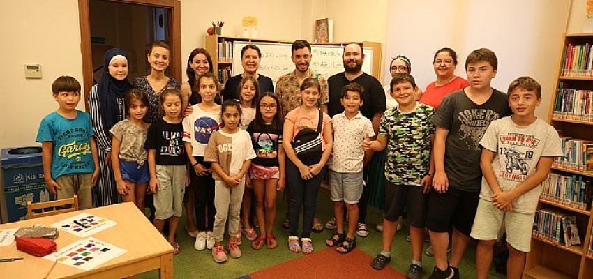 İspanyol yazar Nilüferli kitap kurtlarıyla buluştu