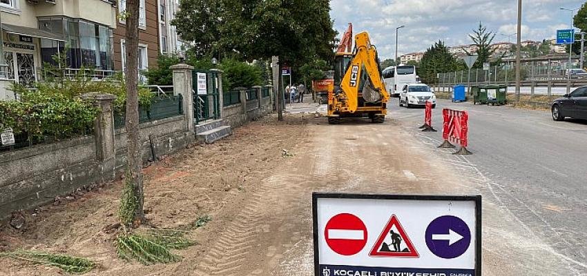 İzmit Karayolu Sokağı’nda üstyapı yenileme çalışmalarına başlandı