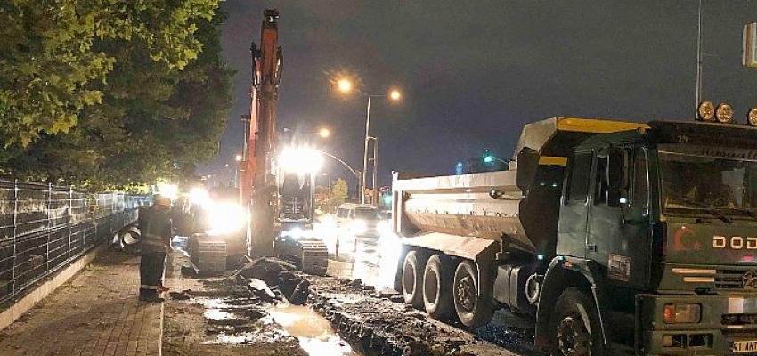 İzmit Ömer Türkçakal Bulvarı’nda Gece Çalışması