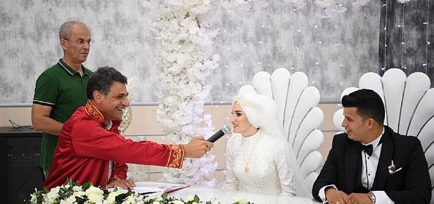 Kartepe Belediye Başkanı Av.M.Mustafa Kocaman Mutluluklara Şahitlik Ediyor