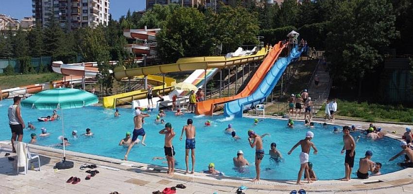 Keçiören’de Aquaparklar Dolup Taşıyor