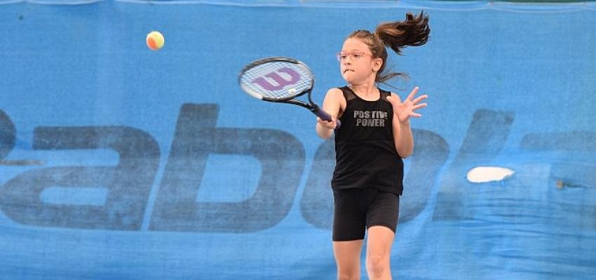 Miniklerin tenis heyecanı