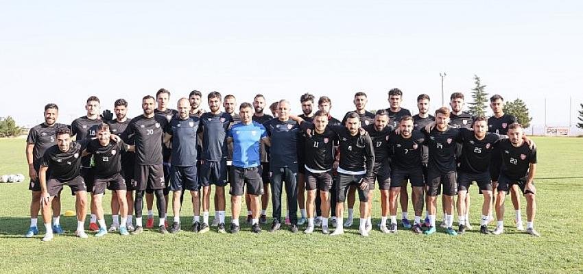 Nevşehir Belediyespor’da Forma ve Malzeme Sponsoru İş İnsanı Murat Doğanay Oldu