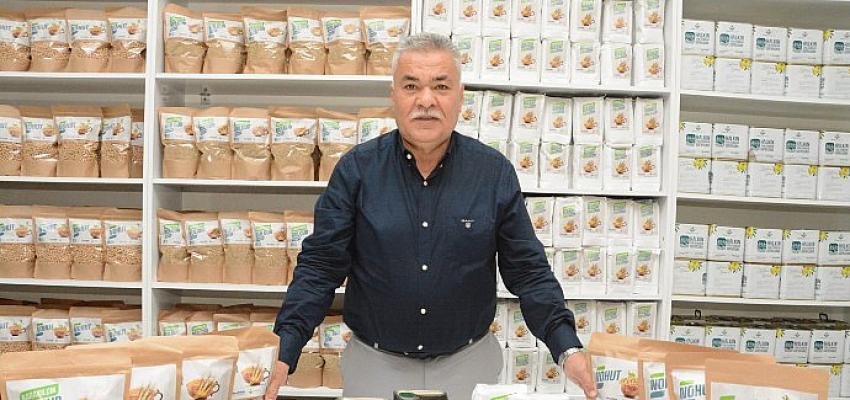 Torbalı Belediyesi, nohut, bulgur, un, reçel ve yağ üreterek  ihtiyaç sahiplerinin sofralarına ulaşıyor