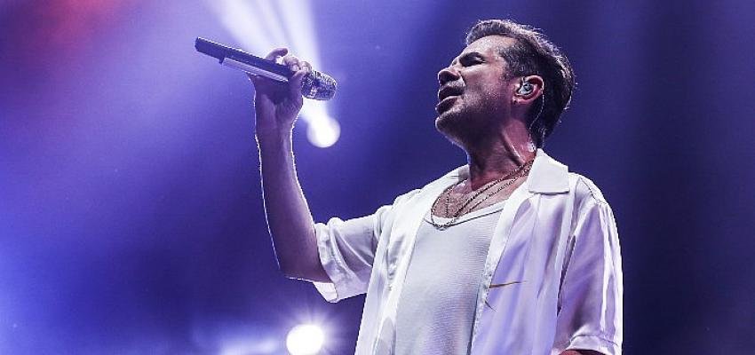 Türkiye’nin İlk Ödüllü Açıkhava Mekanı Turkcell Vadi’de Yıldızlı Geceler Konser Serisinde  Kenan Doğulu’dan Müzik Şöleni