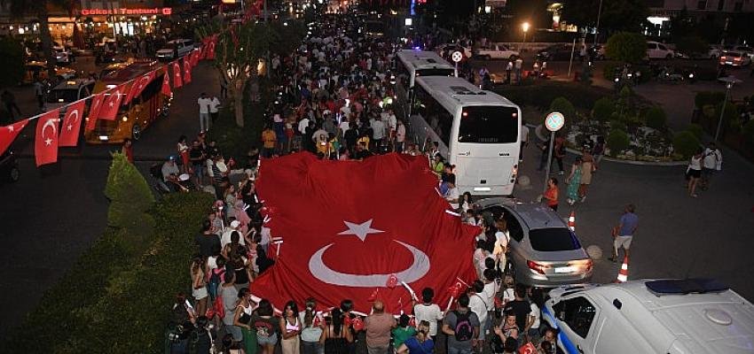 Yenişehir sokaklarında zafer coşkusu
